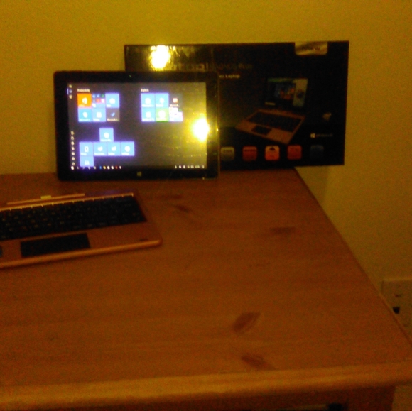 Iview Laptop Magnus Plus and Laptop Desk - Picture 10 of 11